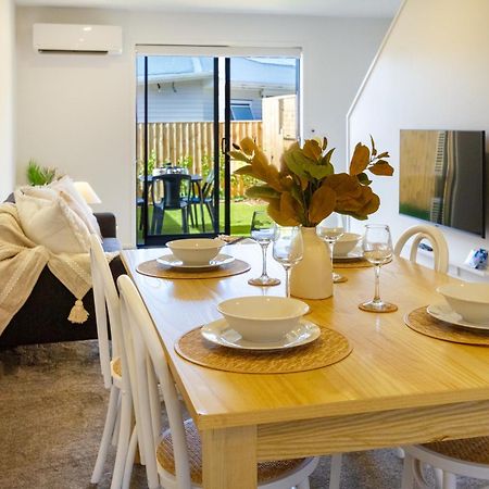 Apartamento Chic 2-Bed Gem: Trust Arena Proximity - West Akl Auckland Exterior foto
